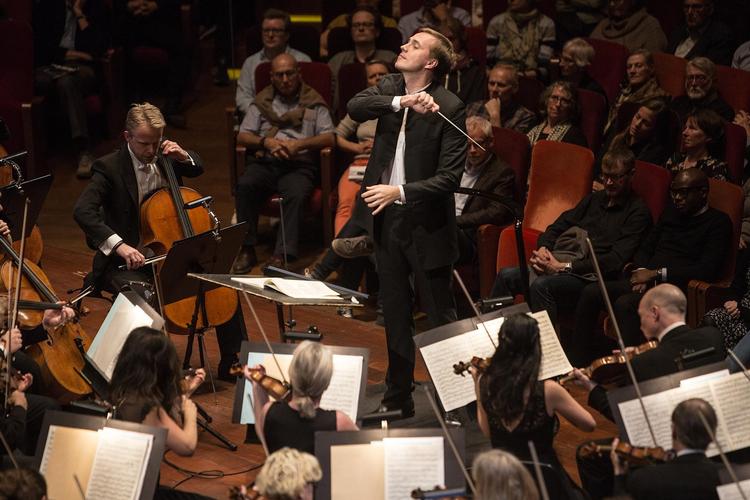 DR SymfoniOrkestret (øverst) skal fjernes fra Danmarks Radio, hvis det står til kulturministeren. 