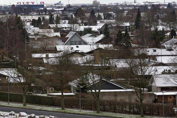 Hvis vi kunne vælge frit, uden økonomiske begrænsninger, ville hele 71 procent af os vælge et enfamiliehus med grund til. 