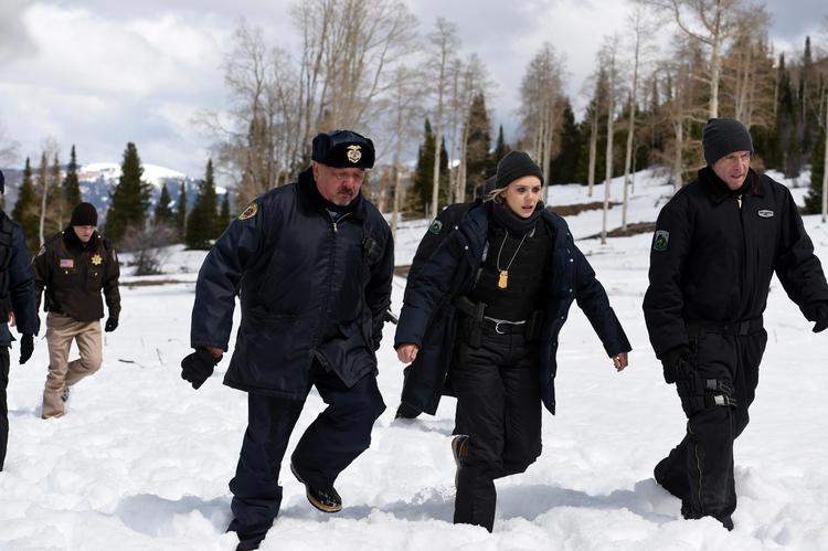 Garvet ranger og ung FBI-kvinde skal i ’Wind River’ (øv.) opklare en ung kvindes mystiske død i et indianerreservat, der har sin egen barske historie. Noget mere varmt og blødt er der nok i vente fra britiske Craig David, hvis nye album ’The Time Is Now’ lander snart. 