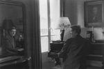 Per Nørgård var kun 17 år, da han opsøgte sin kommende læremester Vagn Holmboe. Her var fokus på den seriøse, klassiske musik, men Nørgård holdt samtidig fast i det legende og det ukendte. Her er Nørgård foreviget i Paris af Vagn Holmboes kone, Meta Holmboe, i 1957. 
