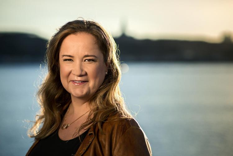 Forskellen mellem de virkeligt rige og de meget fattige vokser katastrofalt meget i Sverige. Det mener forfatteren Malin Persson Giolito, der har skrevet romanen ’Størst af alt’ med udgangspunkt i et overklassemiljø. 