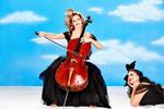 Cecilia Bartoli (th.) er den ene af to stjerner på albummet ’Dolce duello’, som fokuserer på arier, hvor celloen spiller en solistisk rolle, som argentinske Sol Gabetta tager sig af. 