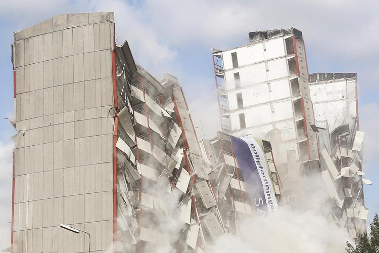 Boligblokke sprænges i luften