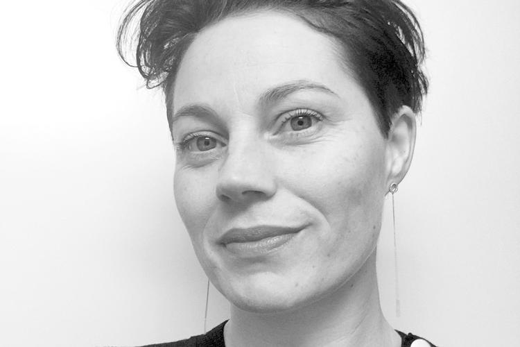 Anni Christtreu (39) er et af de voksne børn af alkoholafhængige forældre, der holder foredrag via LUA. 