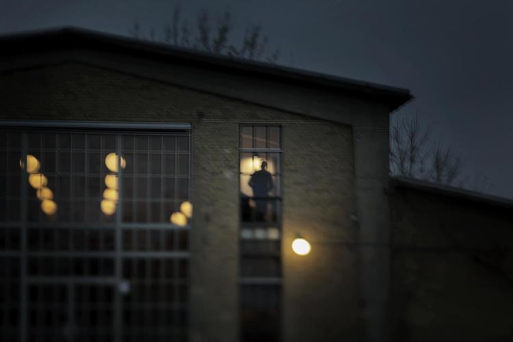 Zentropa har pligt til at sikre, at Peter Aalbæk Jensen ikke krænker elever i fremtiden, siger professor Anette Borchorst. 