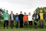 Fra venstre ses Rasmus, Lars, Sanne, Birk, Astrid, Jette, Eddie og Geo, der tager kampen op med den nordnorske vildmark. 