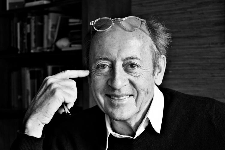 Billy Collins er en populær poet og et særsyn af de uhyre sjældne: en digter på bestsellerlisterne. 