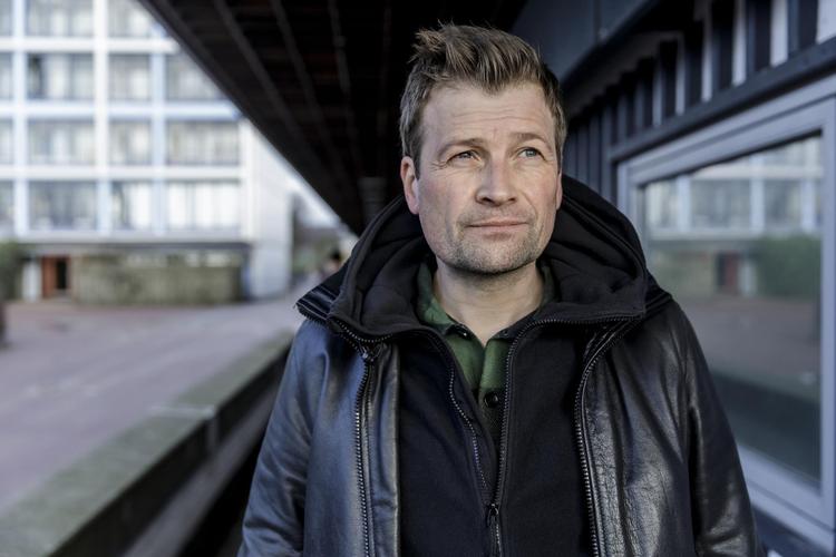 Reimar Torkil Juul (f. 1972) er på flere måder en atypisk debutant. 