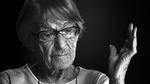 Brunhilde Pomsel kom fra en velstående familie i Berlin. Kæft, trit og retning havde hun lært hjemmefra og for den upolitiske og forlystelsessyge kvinde med ambition om et behageligt liv var jobbet som sekretær i Goebbels' propagandaministerium perfekt. 