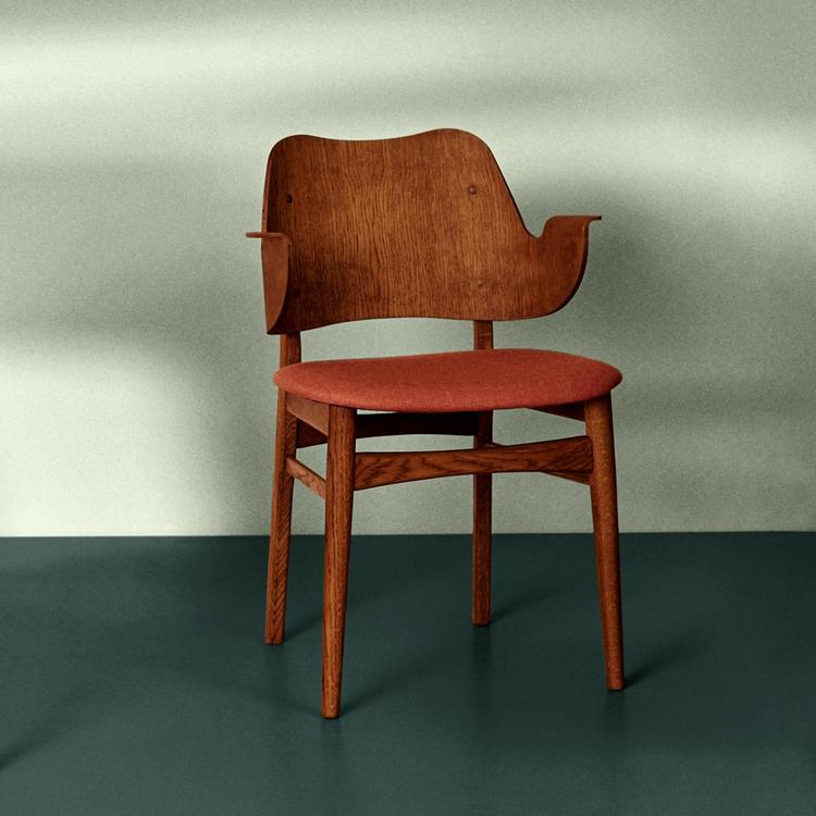 'Gesture Chair' er tegnet i i 1950'erne af Hans Olsen, og kommer til at koste 2.995 kroner som en del af 'Warm Nordic'-sortimentet.  