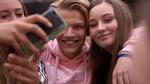 Christian Hansen vil så gerne have anerkendelse, så han lyver for at få den. For popstjernen kan i virkeligheden slet ikke synge. 