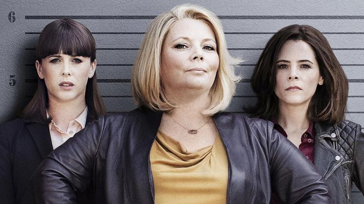 Alexandra Roach som Joy, Joanna Scanlan som Viv Deering og Elaine Cassidy som Dinah. 