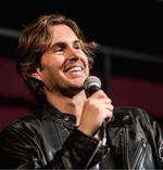 Er en af de mest berømte replikker fra filmen ’The Room’. Greg Sestero spiller rollen som Mark i filmen og har skrevet bogen ’The Disaster Artist’. 