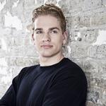 Joseph Moog, som allerede for nogle år siden kunne opleves i Tivoli, har klaverteknikken til at være solist i Brahms’ klaverkoncert. 