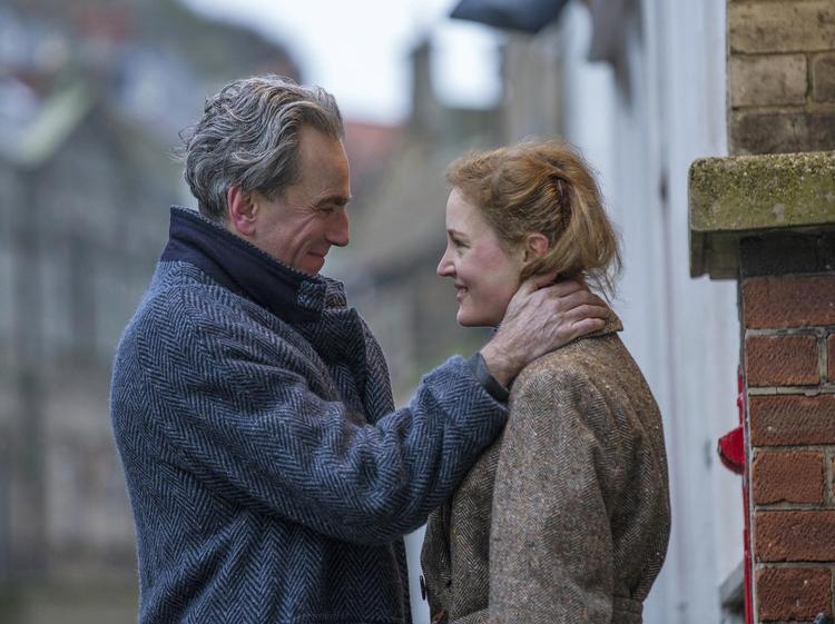 'Phanton Thread' foregår i 1950'ernes modeverden. Daniel Day-Lewis spiller en dameskrædder, der forelsker sig i sin muse (Vicky Krieps). 