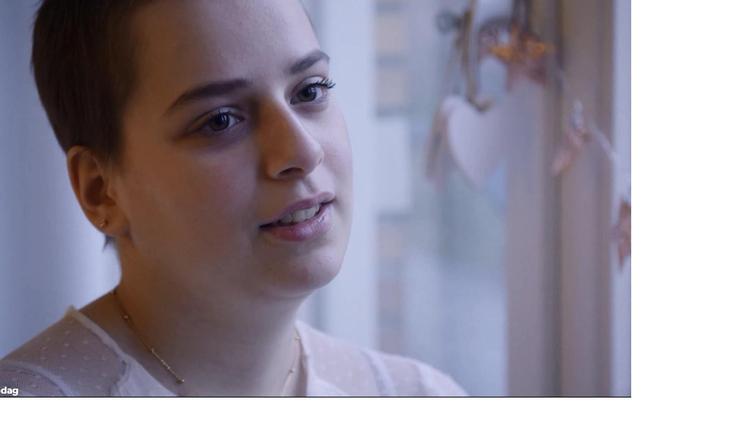 Gymnasieeleven Stefani Buenrostro Hoogwater stod frem og fortalte om et forfærdeligt sygdomsforløb. 