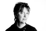 Forfatter Katrine Marie Guldager skriver, at kvinder lever i selvskabte fængsler, fordi kvinder historisk har undertrykt følelsen af vrede.  