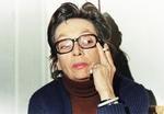 Franske Marguerite Duras (1914-1996) var ud over forfatter også dramatiker og filmskaber. Mest kendt er hun nok for ’Elskeren’, som hun også vandt Goncourtprisen for. Hun var en omdiskuteret dame i hjemlandet Frankrig, måske mest fordi hun var en kvinde, der uden omsvøb skrev om erotikkens mørke afkroge. Billedet er fra 1972. AP