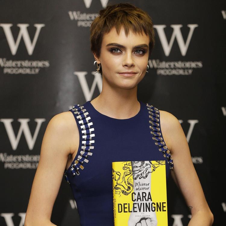 Den britiske model, sanger og skuespiller Cara Delevingne kan nu også føje forfatter til visitkortet. AP