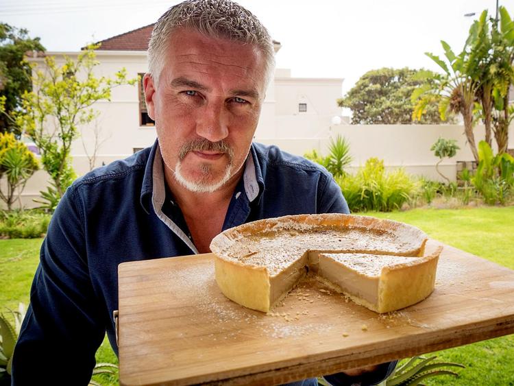 Den britiske kok Paul Hollywood rejser til forskellige byer i verden for at gå på opdagelse i deres kage- og bagehistorie. TV 2