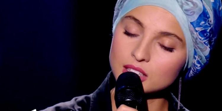 22-årige Mennel Ibtissem gjorde det godt i fransk ’X Factor’, men blev grebet i antisemitiske meninger på internettet. grab fra fransk tv/AP