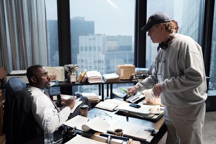 Med ’Molly’s Game’ springer Aaron Sorkin ud som instruktør. Her instruerer han Idris Elba, der spiller Molly Blooms advokat i filmen. Scanbox