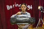 High school-serien ’Everything sucks’ er præget af utrolig dårlig repliklevering. netflix