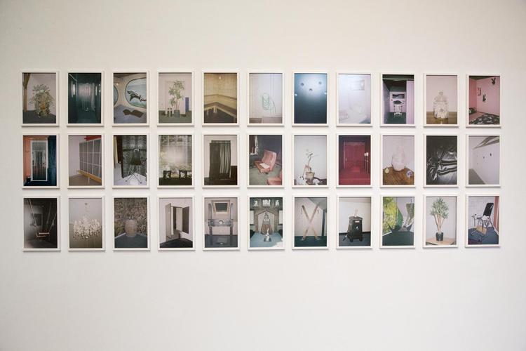 Temaet for Sofie Amalie Klougarts  33 fotografier i samme format og ramme er 'Interior, Philosohy in the Bedroom’. Andreas Haubjerg