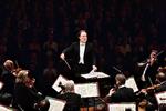 Dirigenten Riccardo Chailly med Luzerne Festival Orchestra. Foto Peter Fischli