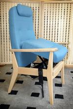 En otiumstol fra Farstrup Furniture med katapultsæde, der lige giver et skub med op.  Morten Langkilde