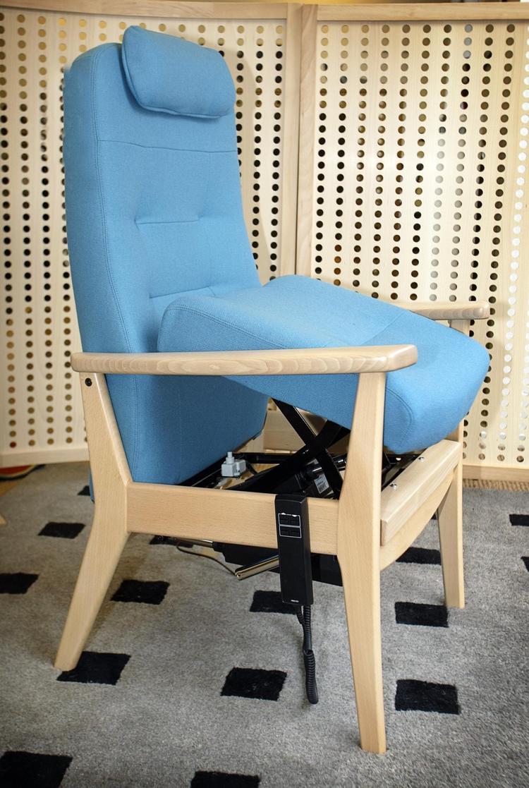 En otiumstol fra Farstrup Furniture med katapultsæde, der lige giver et skub med op.  Morten Langkilde
