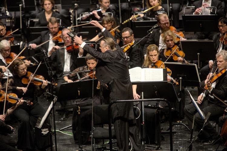 Det var tydeligt, at både musikere og publikum havde glædet sig til mødet med den 75-årige maestro Mariss Jansons. Andreas Haubjerg