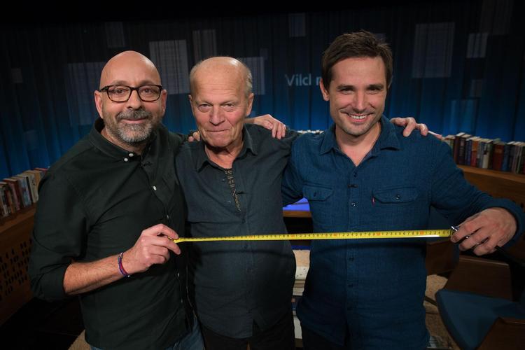 Vært Flemming Møldrup (tv.) fik sig en høflig bogsnak med forfatter Morten Sabroe (mf.) og filminstruktør Christian Tafdrup. Bjarne B. Hermansen