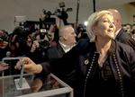 Partileder Marine Le Pen vil forny Front National og også ændre partiets navn. »Det er måske Marine og ikke det gode, gamle navn, der er problemet«, sagde et medlem til Politiken i køen ved garderoben i kongres-centret i Lille. Michel Spingler/AP