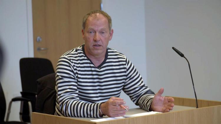 Der er også plads til temmelig udramatiske sager i ’Retten indefra’. På billedet ses manden, der har fået synet sin bil for sent. ImpactTV