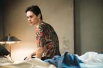 Oscar-vinderen Jared Leto spiller med demonstrativt stenagsigt i filmen, og det gør det umuligt at føle noget for ham.  Netflix 