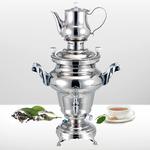 Samovarer findes i et væld af udgaver. Denne har en lille kande på toppen, som – ud over at dekorere – rummer koncentreret te. Man tager den ned og regulerer til ønsket styrke med kogende vand, som man tapper forrest på samovaren. Pr-foto