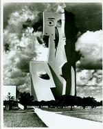 'Buste af en kvinde' af Pablo Picasso som den kunne have stået foran University of South Florida.  USF Speciel Collection Library 