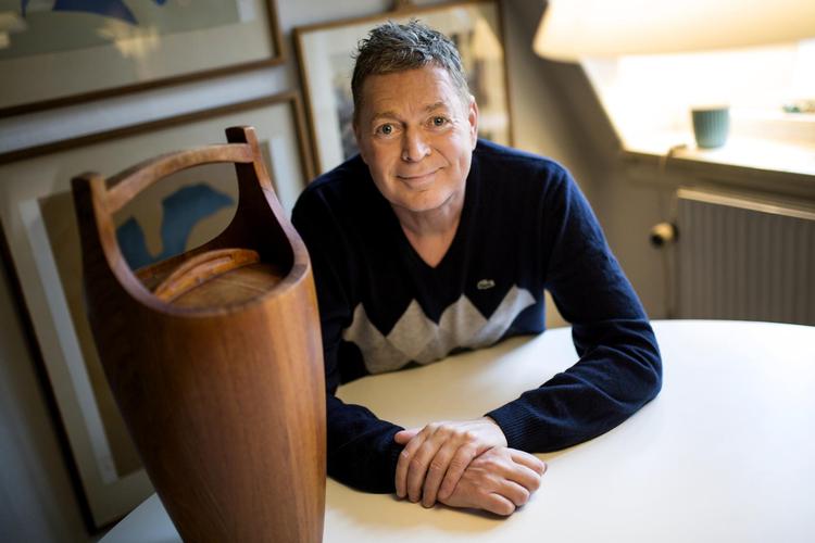 Peter Frödin er særligt glad for sin teaktræs-isspand, som han og hans mand har købt i en genbrugsbutik. Isspanden er designet af Jens Quistgaard.

 Andreas Haubjerg