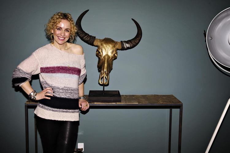 Dyrekraniet har Julie Ølgaard støvet op i en lille fransk flække, og lampen fandt hun i Hamburg.


 Martin Lehmann