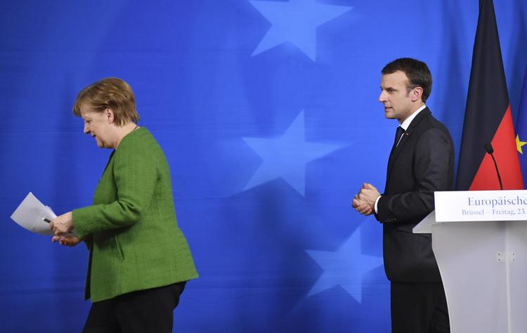 Forbundskansler Angela Merkel brugte ikke mange  sekunder på præsident Emmanuel  Macrons yndlingsidé om en særskat. Geert Vanden Wijngaert/AP/AP