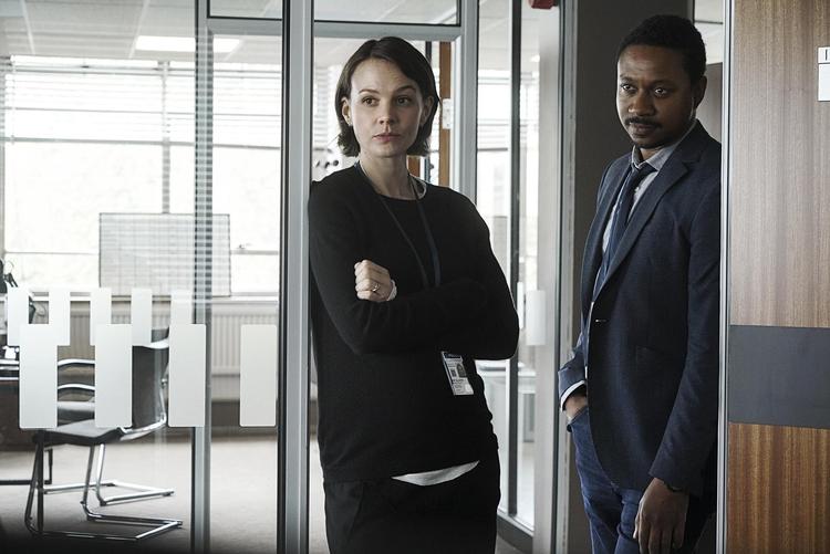 Det, som gør serien ganske seværdig, er skuespilleren Carey Mulligan i rollen som den standhaftige strisser Glaspie.   Pr-foto: Fabio Affuso/Netflix