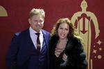 Peter Schmeichel og kæresten Laura von Lindholm til  VM-lodtrækningen i Moskva i december.    Dmitri Lovetsky/AP