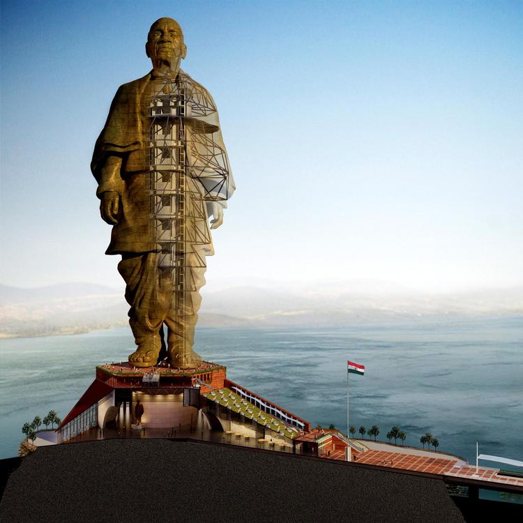 Statuen er et stoisk monument for Indiens frihedskæmper og første vicepremierminister, Sardar Vallabhbai Patel. Courtesy of Michael Graves Architecture & Design