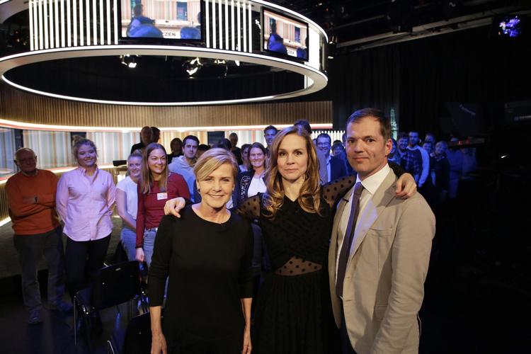  Kulturminister Mette Bock (LA), quizvært Signe Molde og Mikael  Bertelsen fra Radio24syv i 'Quizzen med Signe Molde’.   DR