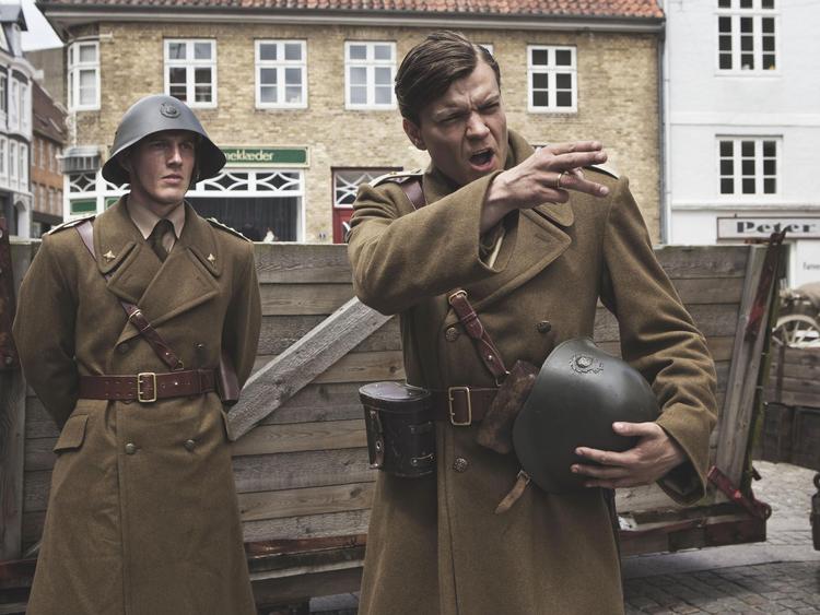 Pilou Asbæk (forrest) spiller den unge sekondløjtnant Sand i den fremragende film ’9. april’ om den tyske besættelse. Foto Kenneth Nguyen