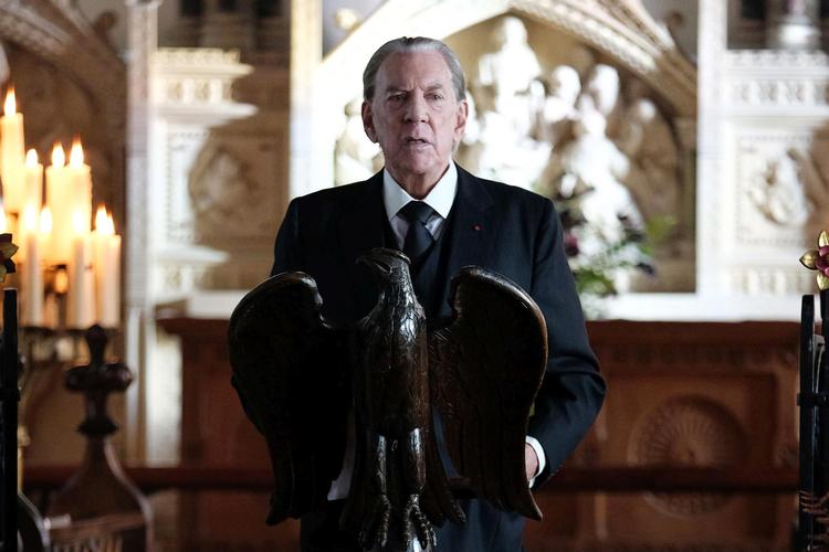 Donald Sutherland er karismatisk som den gamle von Andske Getty, der ikke vil punge ud for at redde sit barnebarn fra kidnappernes kløer. Foto 