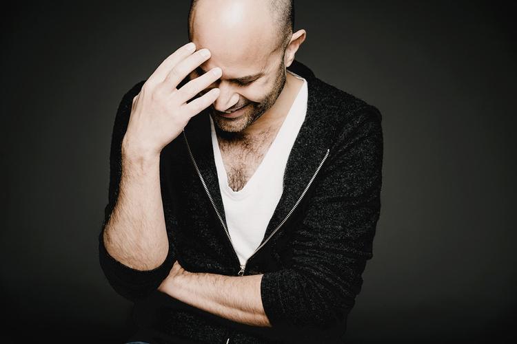 Den amerikanske sanger Bejun Mehta har gjort udviklingen af stemmens falsetleje til sin specialitet. Marco Borggreve