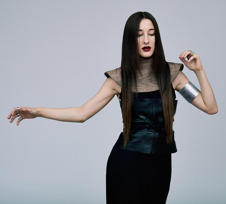 Zola Jesus slog både i ind- og udtryk de sorte toner an på Hotel Cecil ved tirsdagens langt fra udsolgte koncert.
 Pr-foto