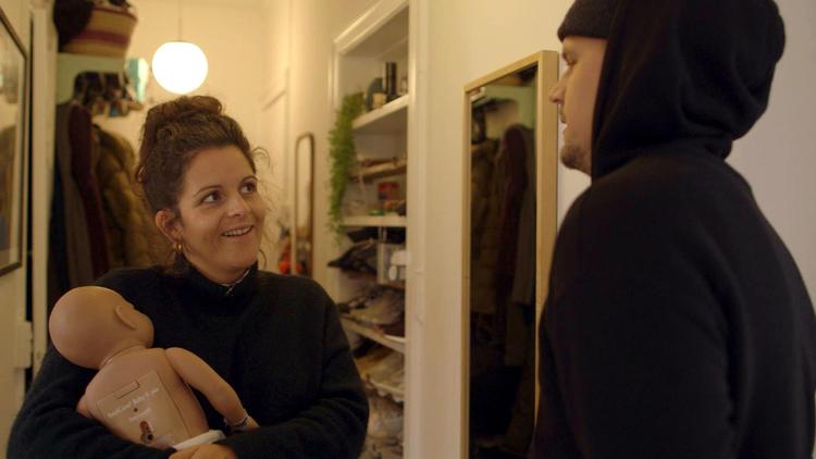 Petra Nagel og kæresten Asbjørn skal være forældre, og i DR- programmet 'Petra får en baby' kan seerne følge den vordende mor.  DR